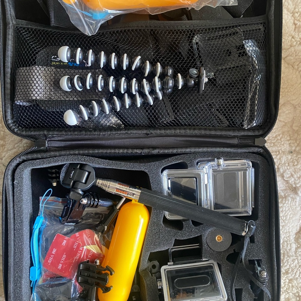GoPro Hero 4 Bundle - Picture 4 of 7